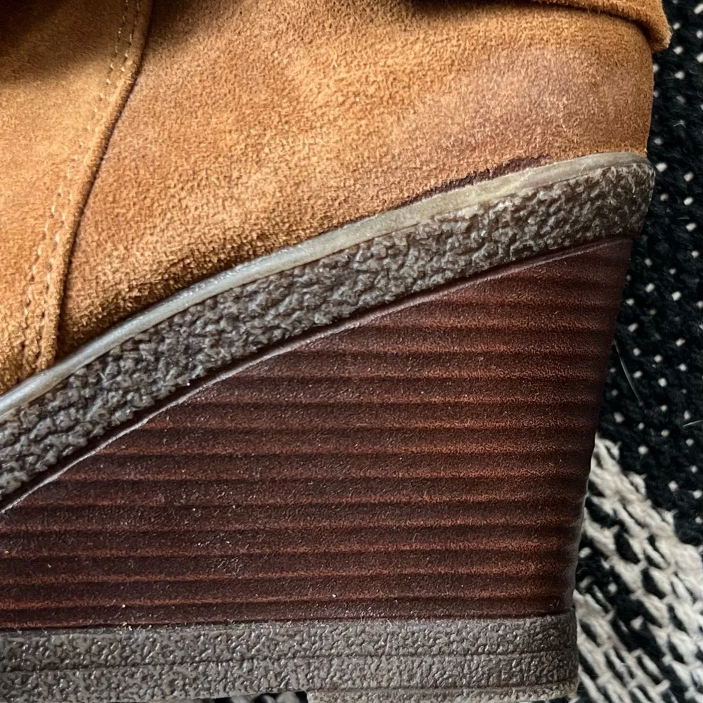 White Mountain Tan Suede Wedge Boots - Picture 4 of 15